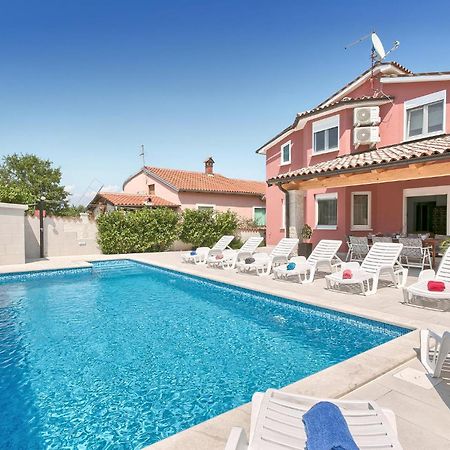 Cozy Home In Stinjan With Outdoor Swimming Pool Eksteriør bilde