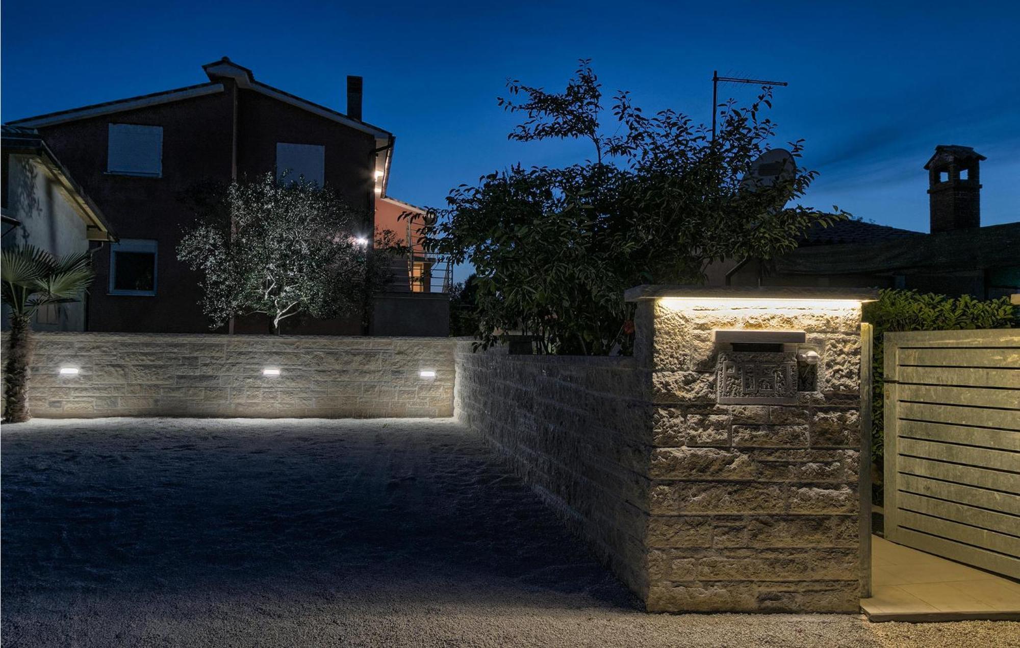 Cozy Home In Stinjan With Outdoor Swimming Pool Eksteriør bilde